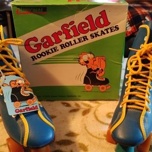 Kids Vintage Garfield roller skates size 3